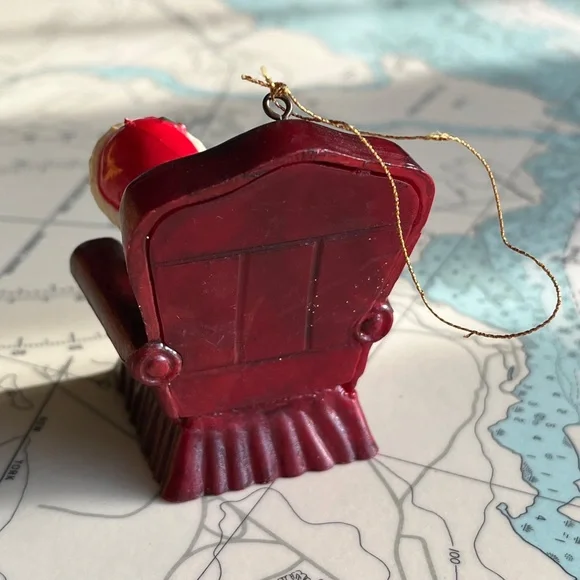 Vintage 1988 Wang's Sleeping Cat in Chair Christmas Ornament - Picture 4 of 7